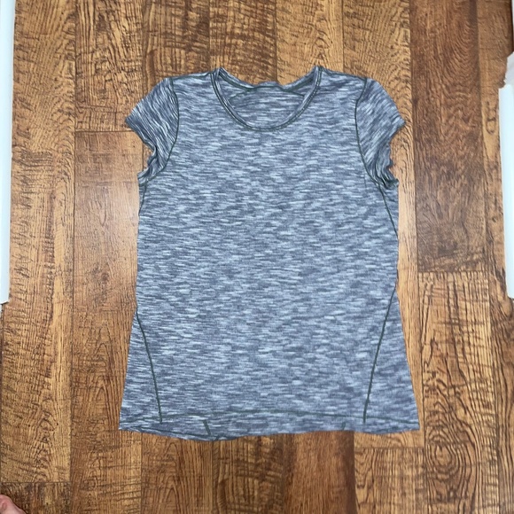 Lululemon - 1 - Picture 1 of 2